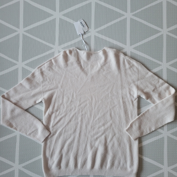 NWT 868 V-Neck Ivory Sweater - Picture 2 of 3